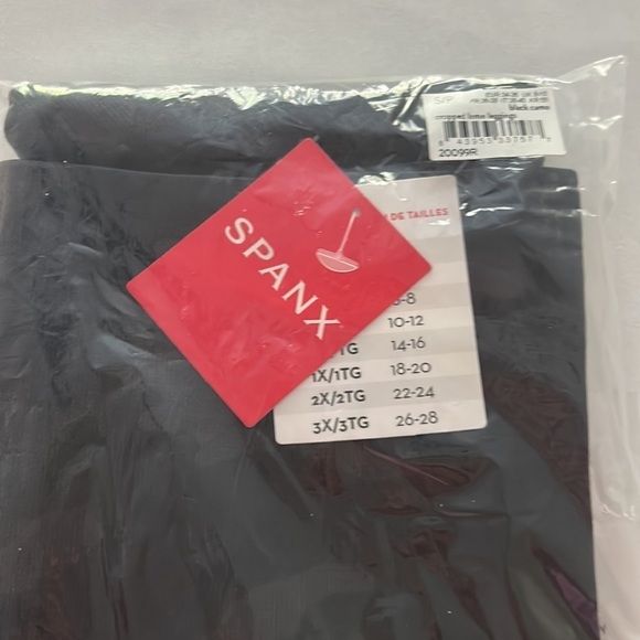 (NWT) SPANX Women’s Lamn Seamless Cropped Leggings in Black Camo, Size: Small - Picture 8 of 9